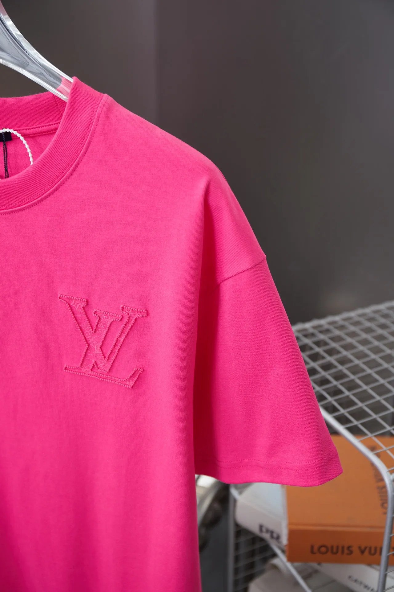 🅿️190 1V 25SS early spring new style Toothbrush embroidered logo short sleeves Light luxury essential item for daily commuting for men and women Correct version Welcome to compare Detailed features · 320g 100% pure cotton double yarn jersey fabric · Custom dyed in the same vat, special thickened 32 pieces double-strand 1X1 thread · Imported Tajima machine machine embroidery, toothbrush embroidered logo embroidery pattern + three-dimensional burnt flowers · Double-needle sewing and cross-seam technology · Original main mark, washed tag, brand moisture-proof paper packaging Color: black/white/pink Size: S/M/L/XLI